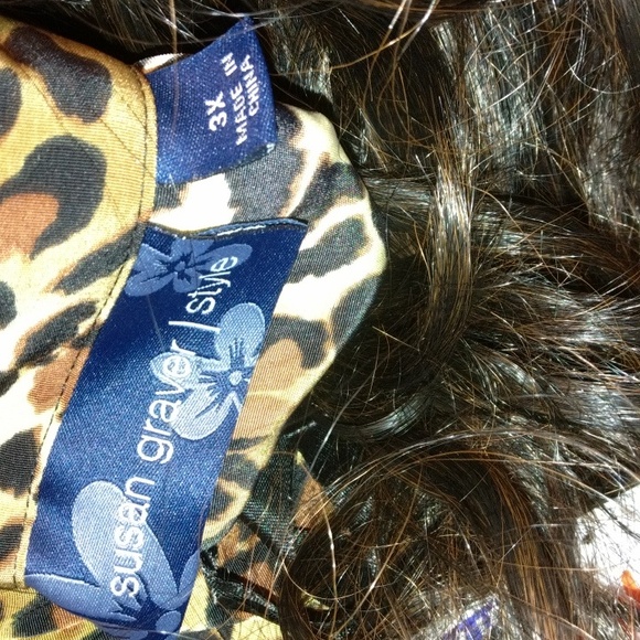 Susan graver leopard print button-down dress shirt. With shoulder pads - Picture 11 of 12